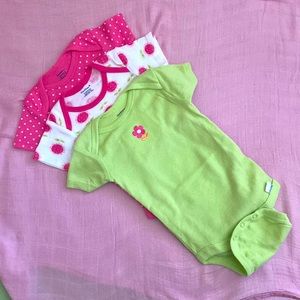 Gerber 3 pack Onesies 12 month size
